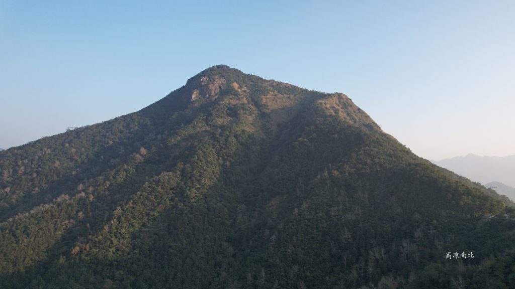 图片[3]-高州夹箭顶、海拔约1191米的夹箭顶山顶山竟然有一座坟-高凉南北